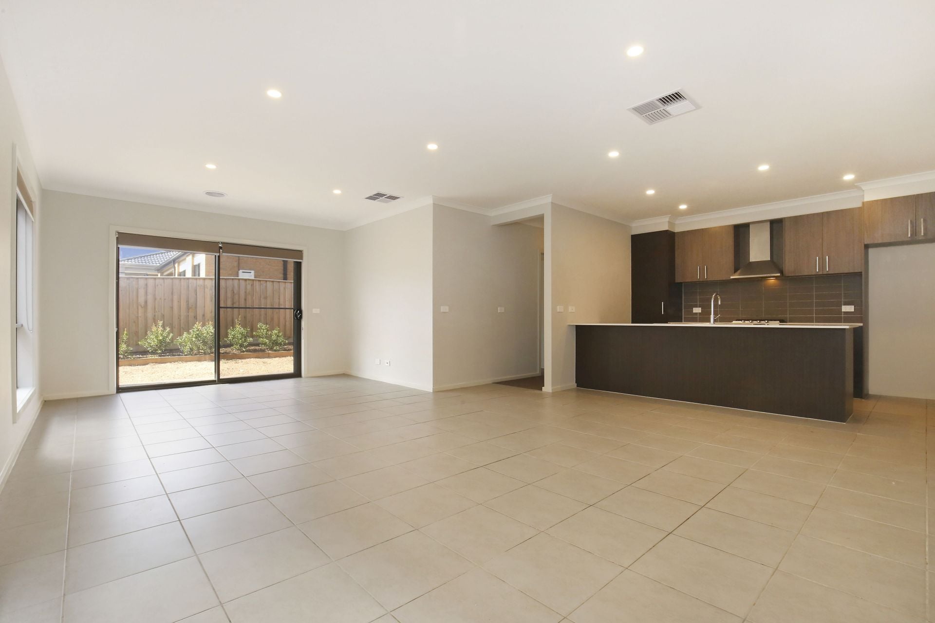 LARGE AND MODERN FOR THE FAMILY