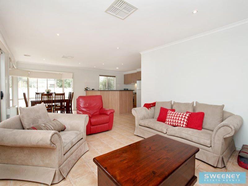 18 Broadhurst Way, Caroline Springs - Thumbnail 7