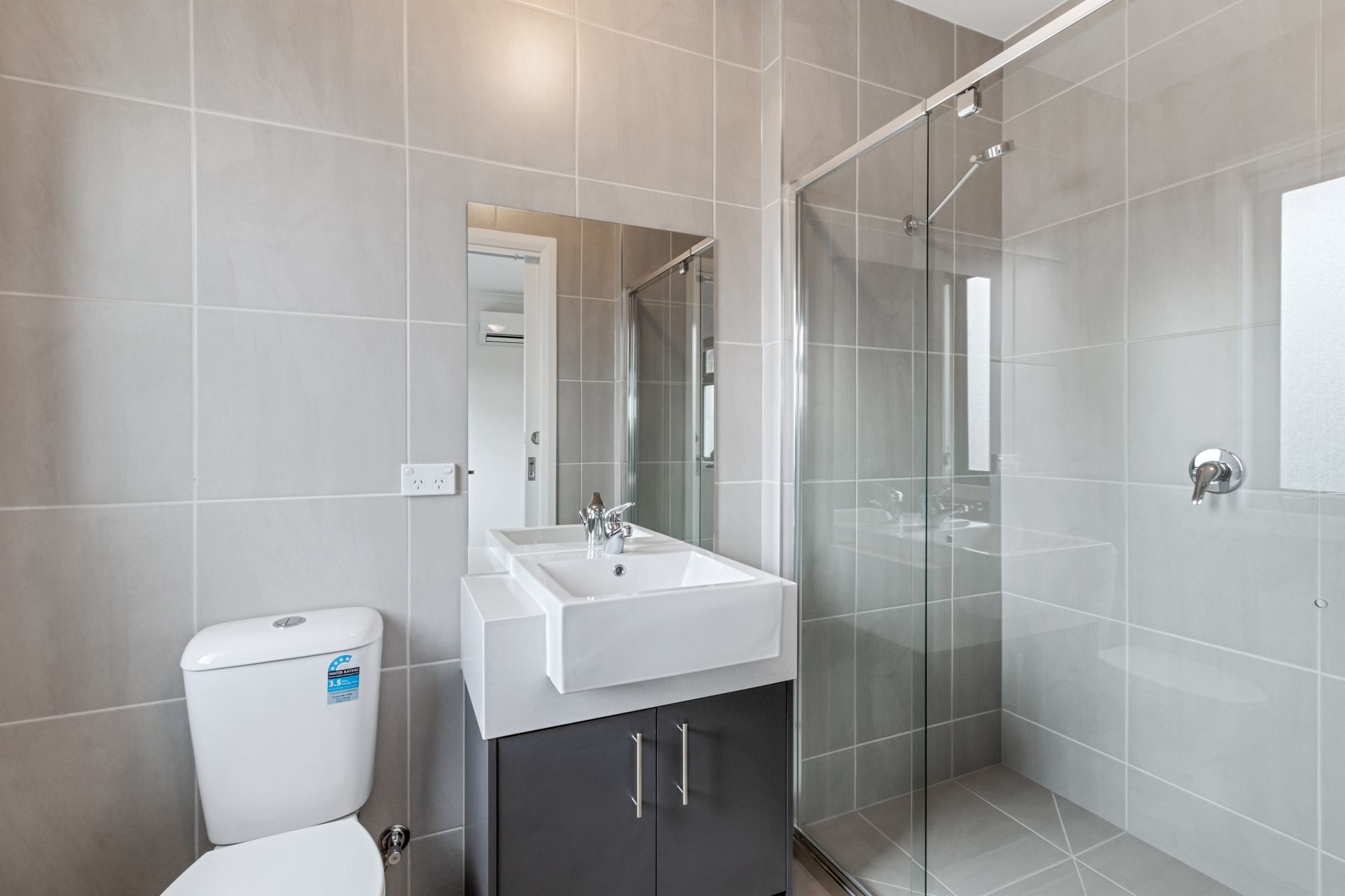 STYLISH, SOPHISTICATED, & CONVENIENTLY LOCATED!