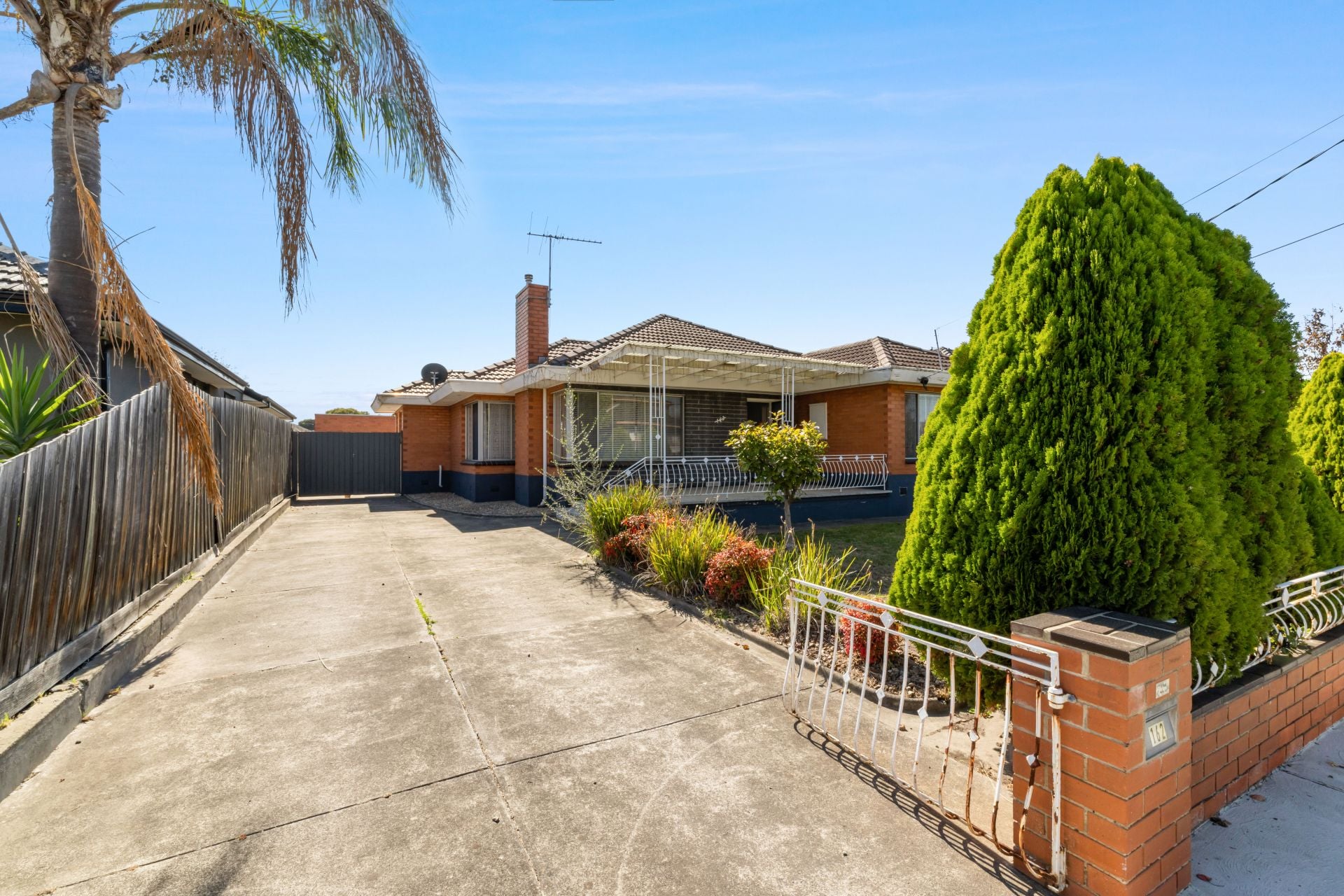 Fabulous Family Classic With Potential Plus