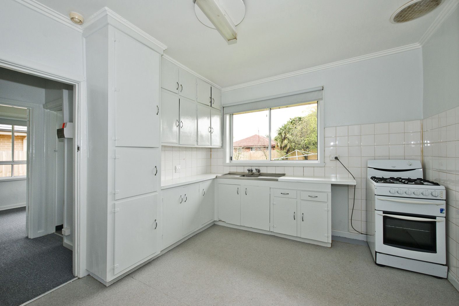 Light and Fresh 2 Bedroom Home!