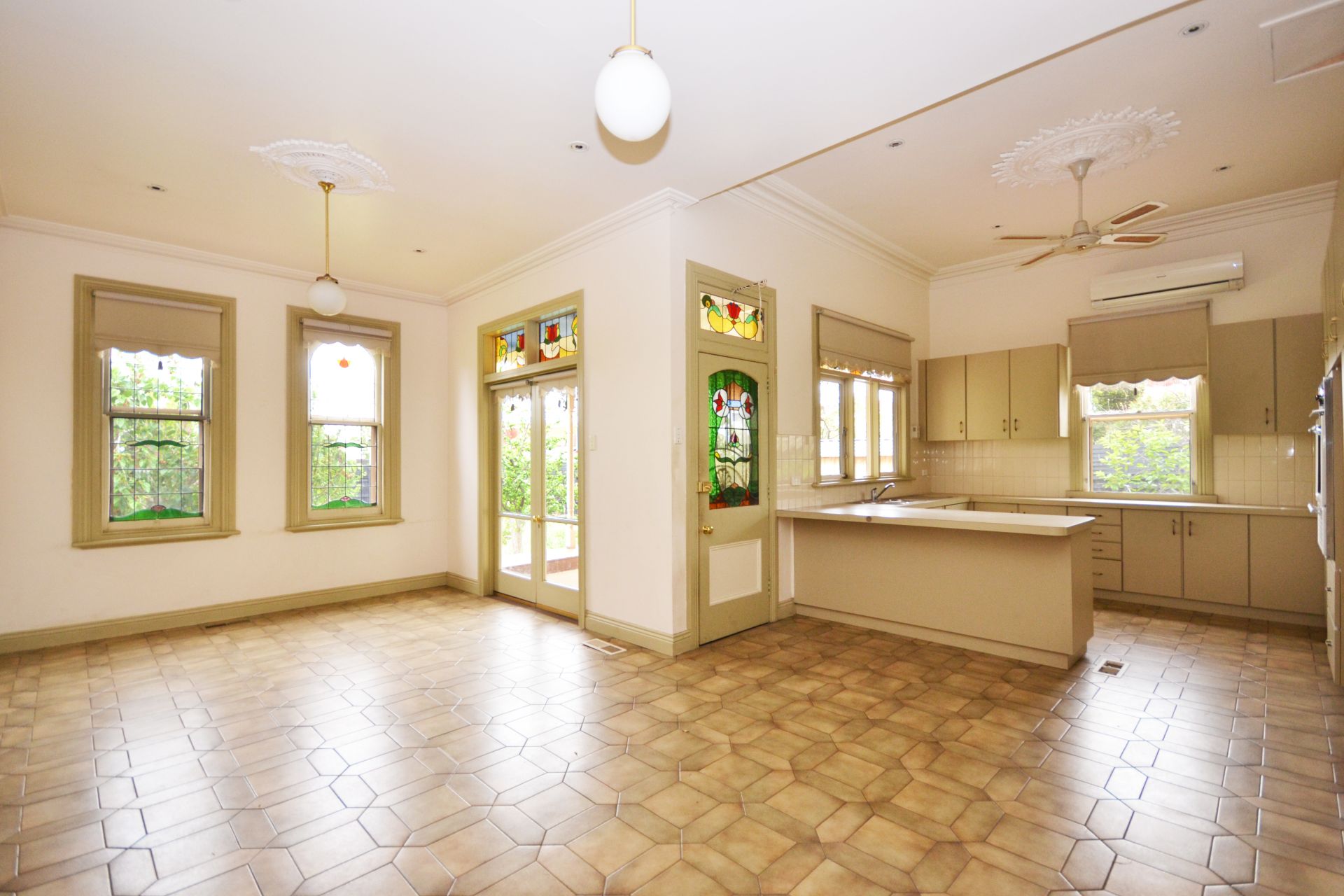 CLASSIC TIMELESS BEAUTY MATCHED WITH A FIRST CLASS LOCATION