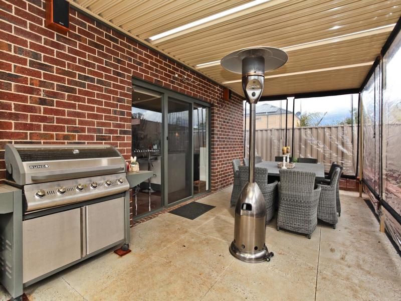 77 Oakview Parade, Caroline Springs - Thumbnail 8