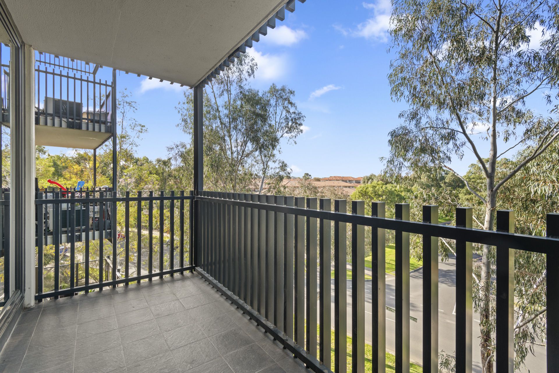IN THE HEART OF UNIVERSITY HILL- WALK TO THE TRAM