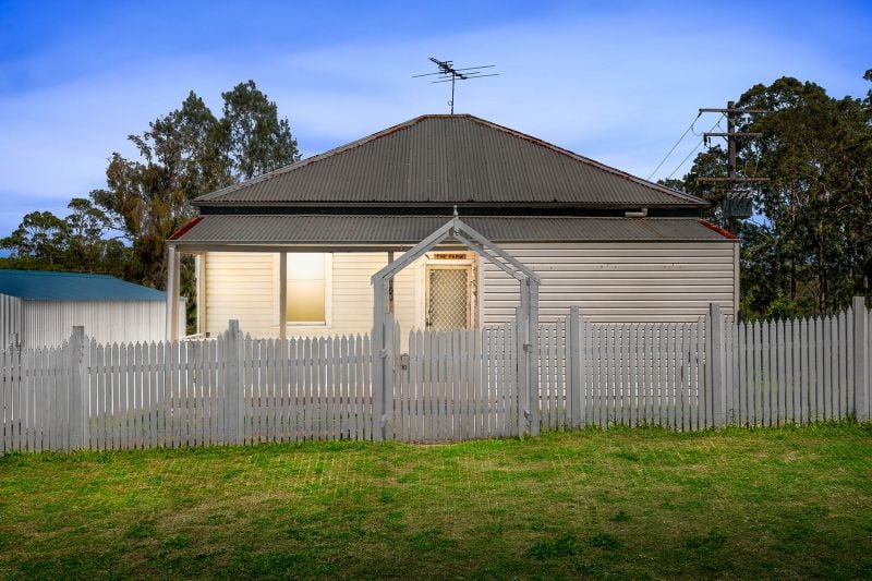 Kitchener 49 Aberdare Street