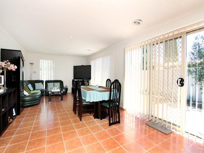 9 Claretown Avenue, Caroline Springs - Thumbnail 4