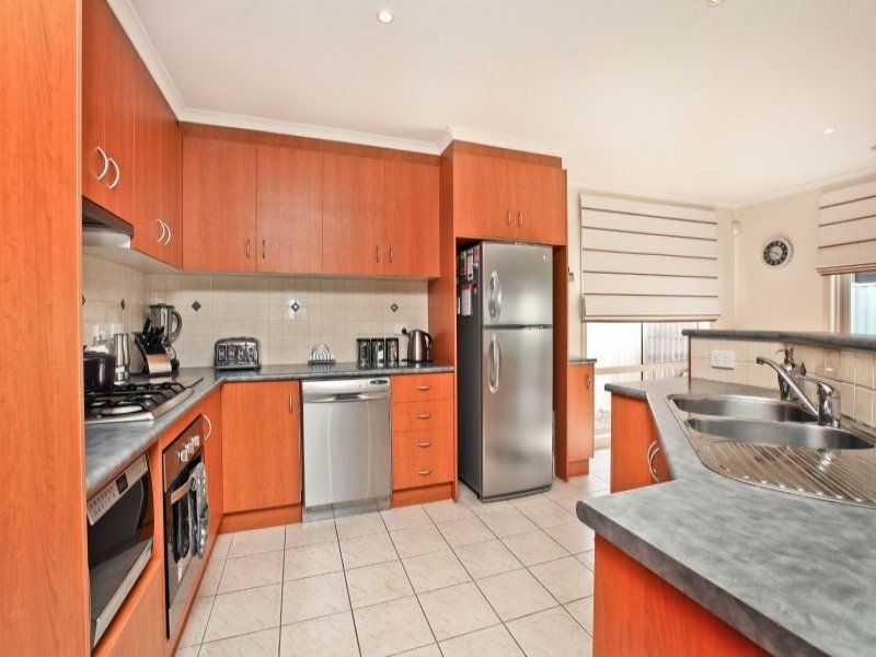 16 Naracoorte Drive, Caroline Springs - Thumbnail 3