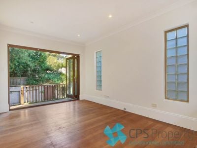 CHARMING UPDATED THREE BEDROOM TERRACE HOUSE IN PRIME CITY FRINGE LOCATION