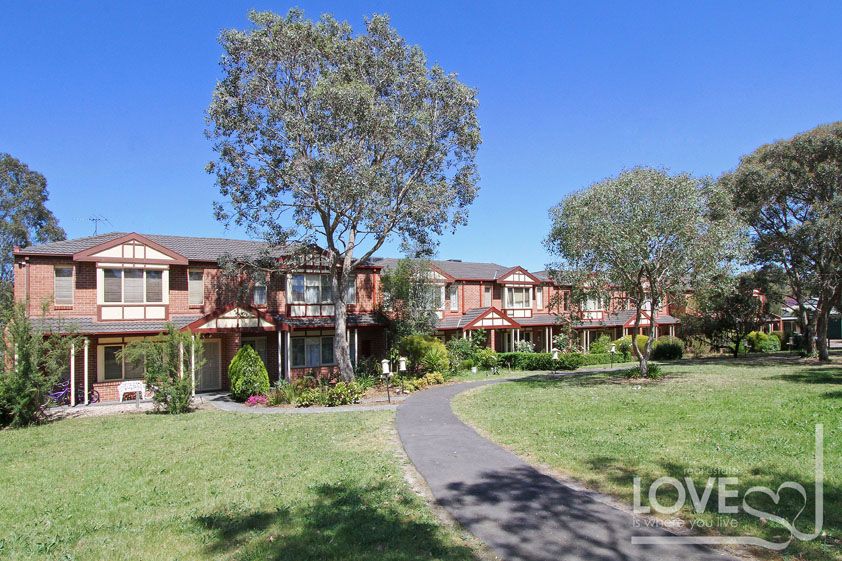 BEAUTIFULLY PRESENTED 3 BEDROOM TOWNHOUSE