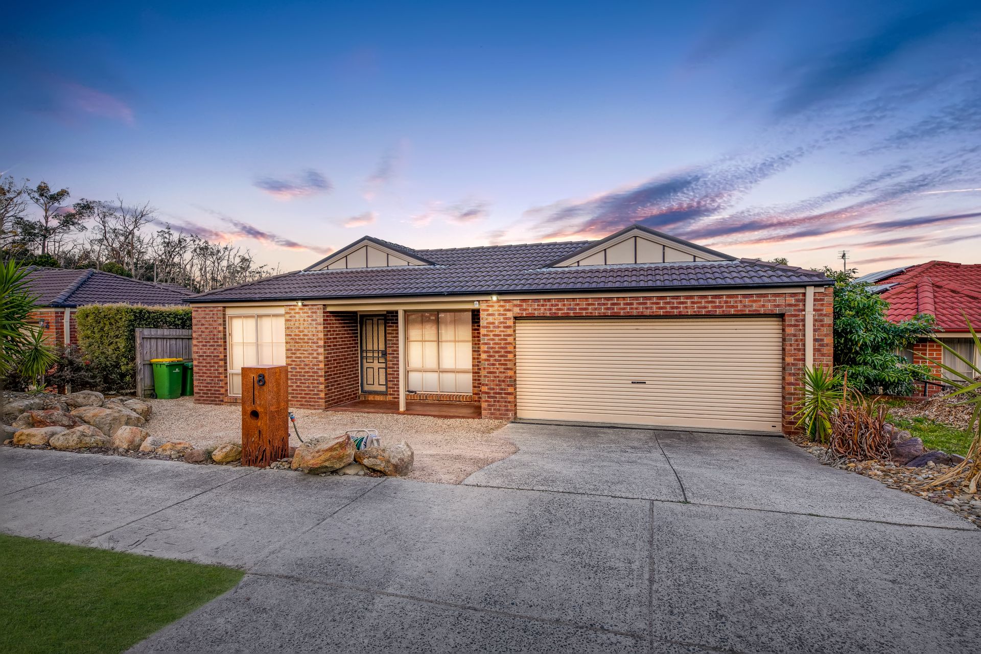 8 Johnsons Place, Pakenham OBrien Real Estate