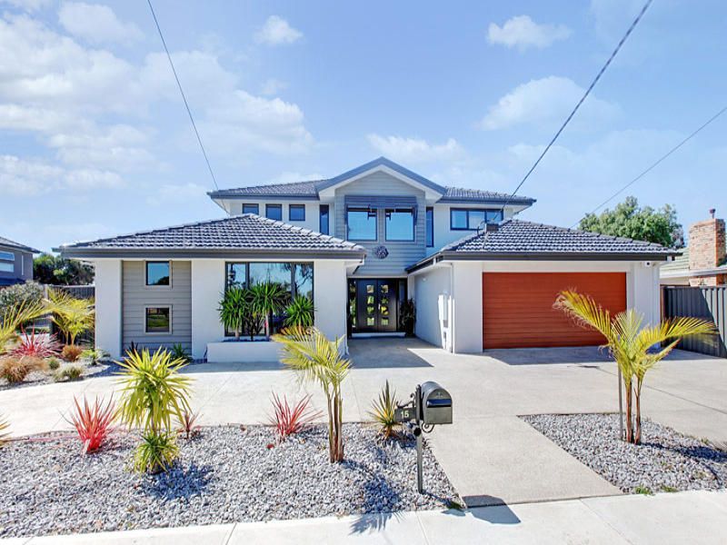 15 Stirling Avenue, SEAHOLME, Seaholme - Thumbnail 2