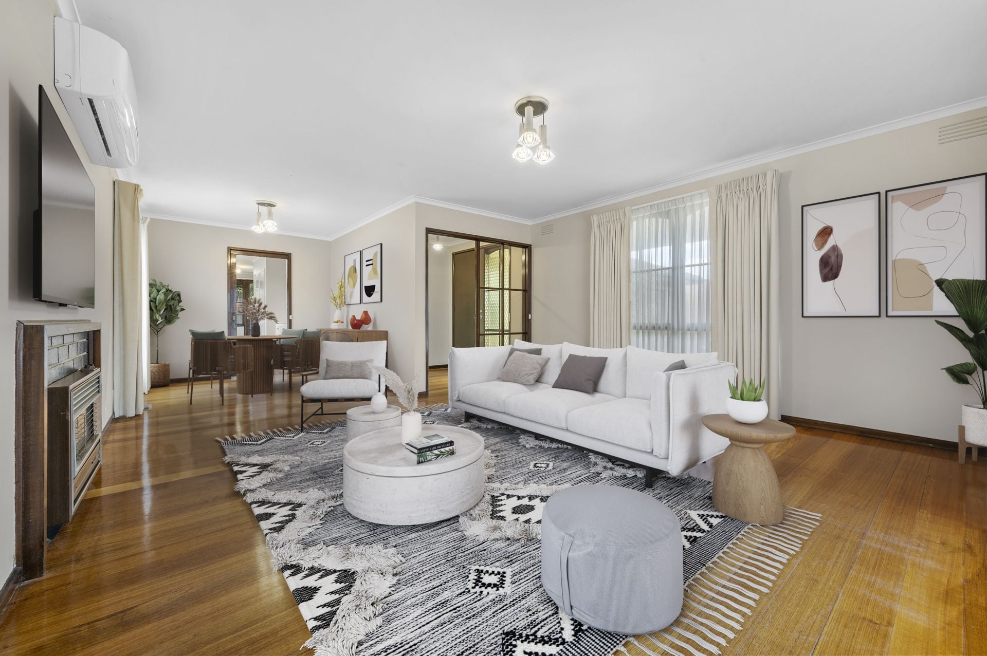 4 BEDROOMS - WALK TO THE TRAIN