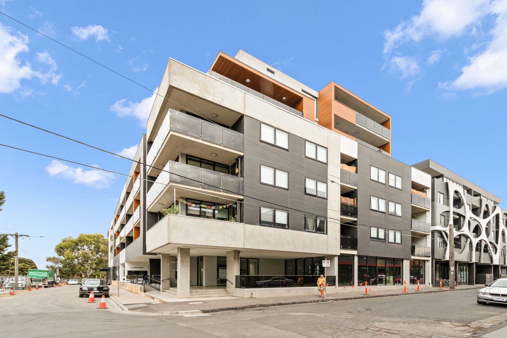 Vibrant Apartment Living In Lifestyle Hot Spot