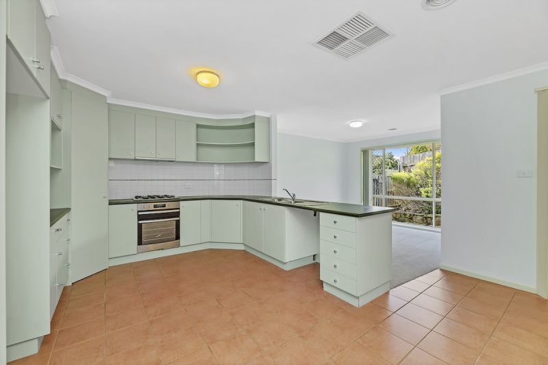 6 Macadamia Close Jerrabomberra NSW, Jerrabomberra - Thumbnail 2