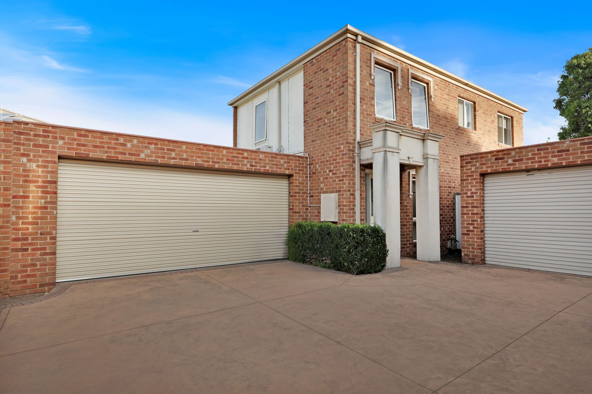 GREAT LOCATION WITH EVERYTHING YOU NEED!!!