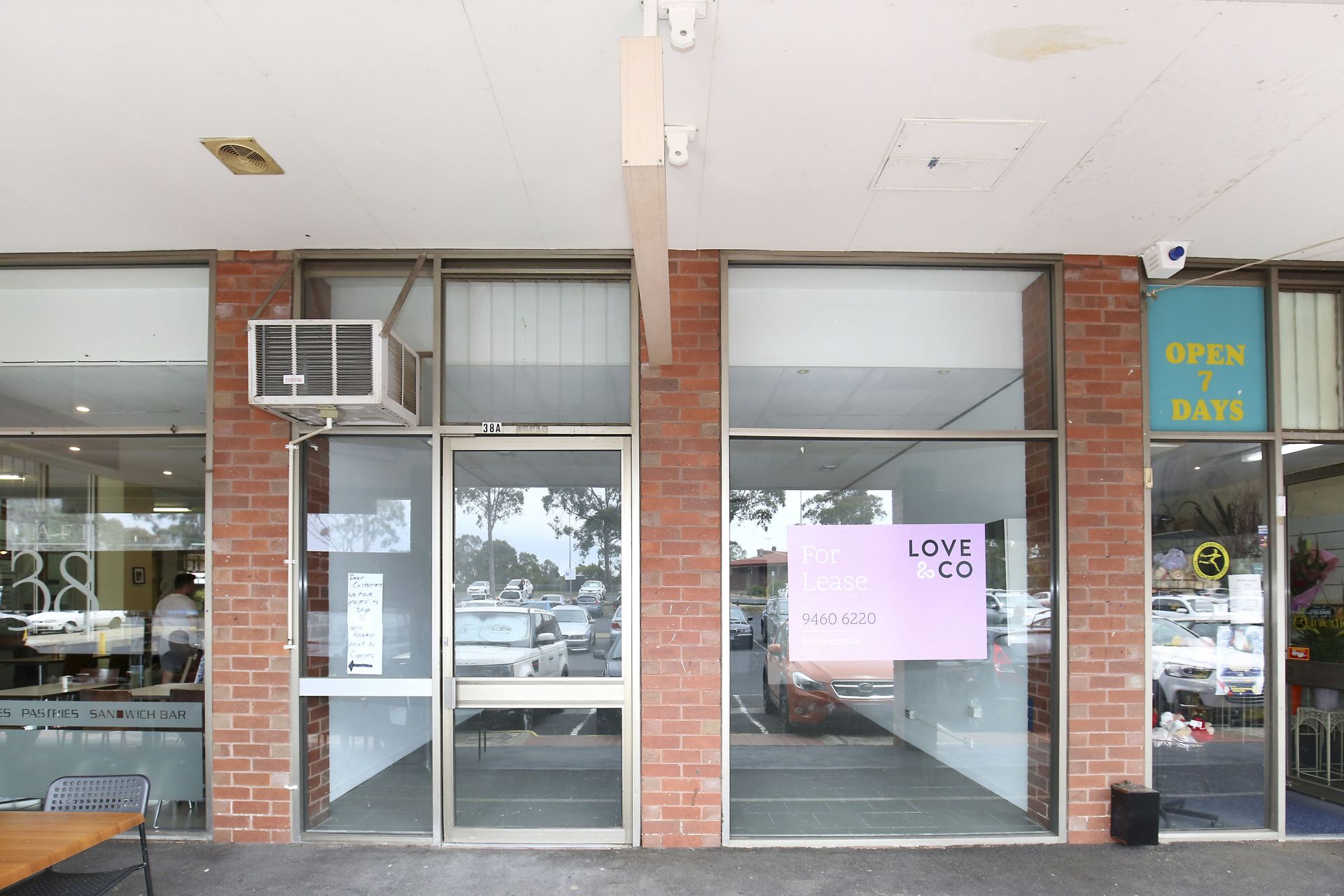 Retail Space in Vibrant Shopping Centre