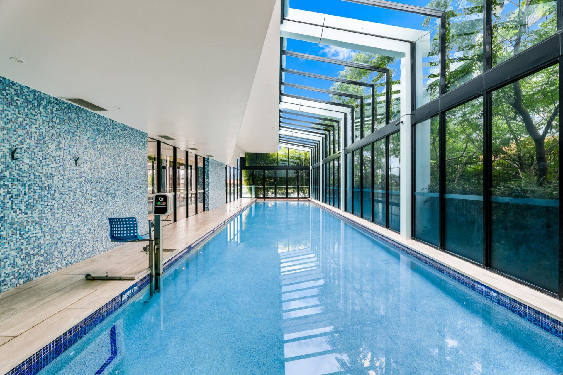 5702/5 Harbour Side Court, Biggera Waters - Thumbnail 4
