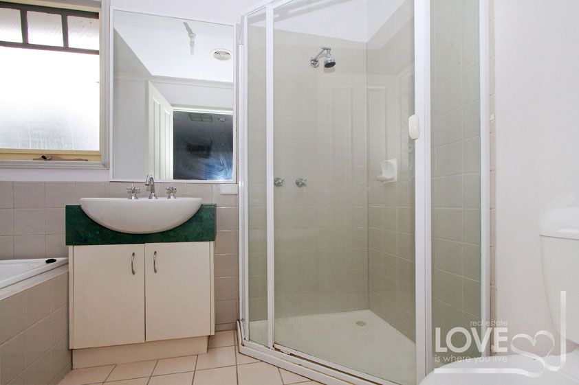 BEAUTIFULLY PRESENTED AND IN A GREAT LOCATION!