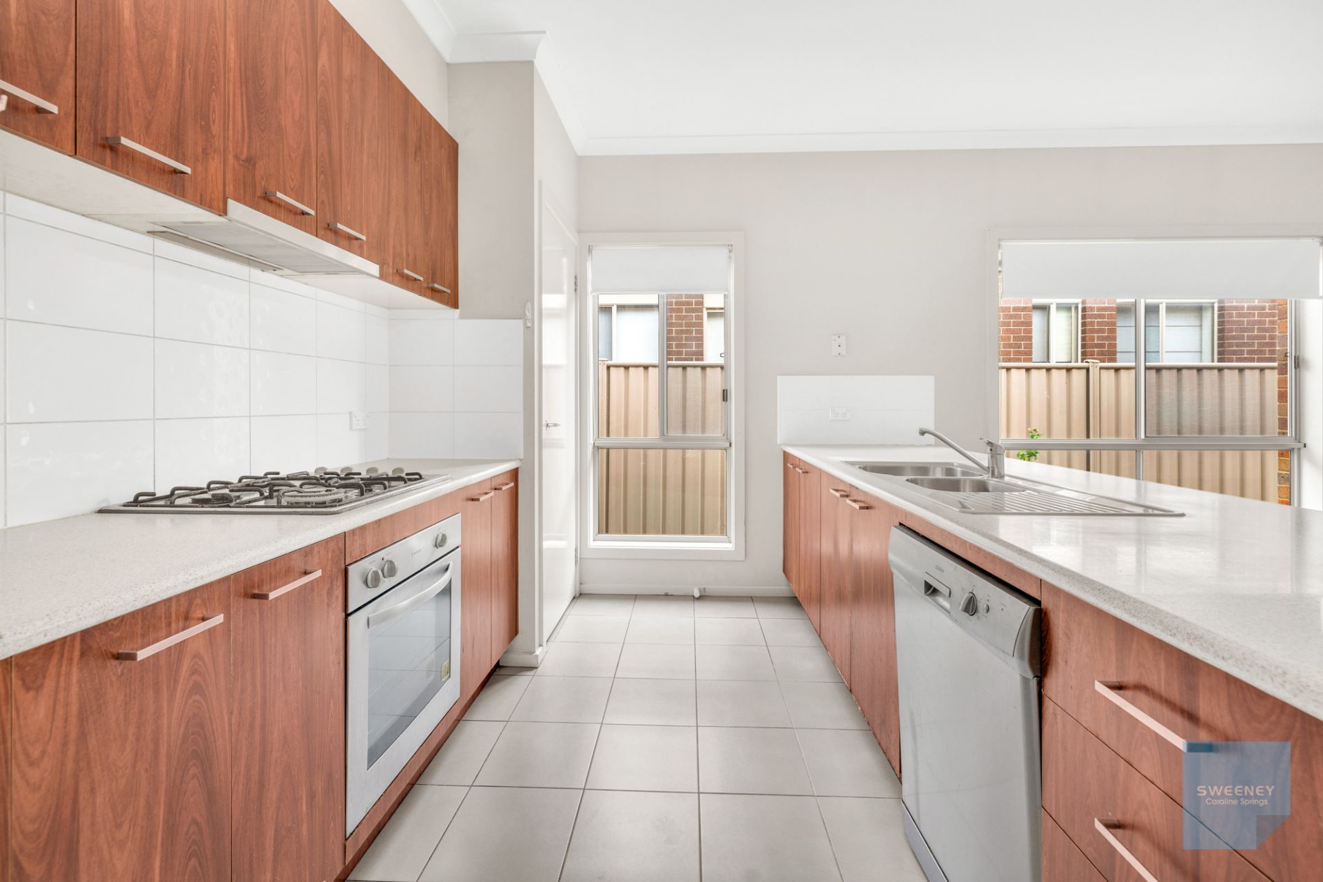 31 Oakview Parade, Caroline Springs - Thumbnail 4