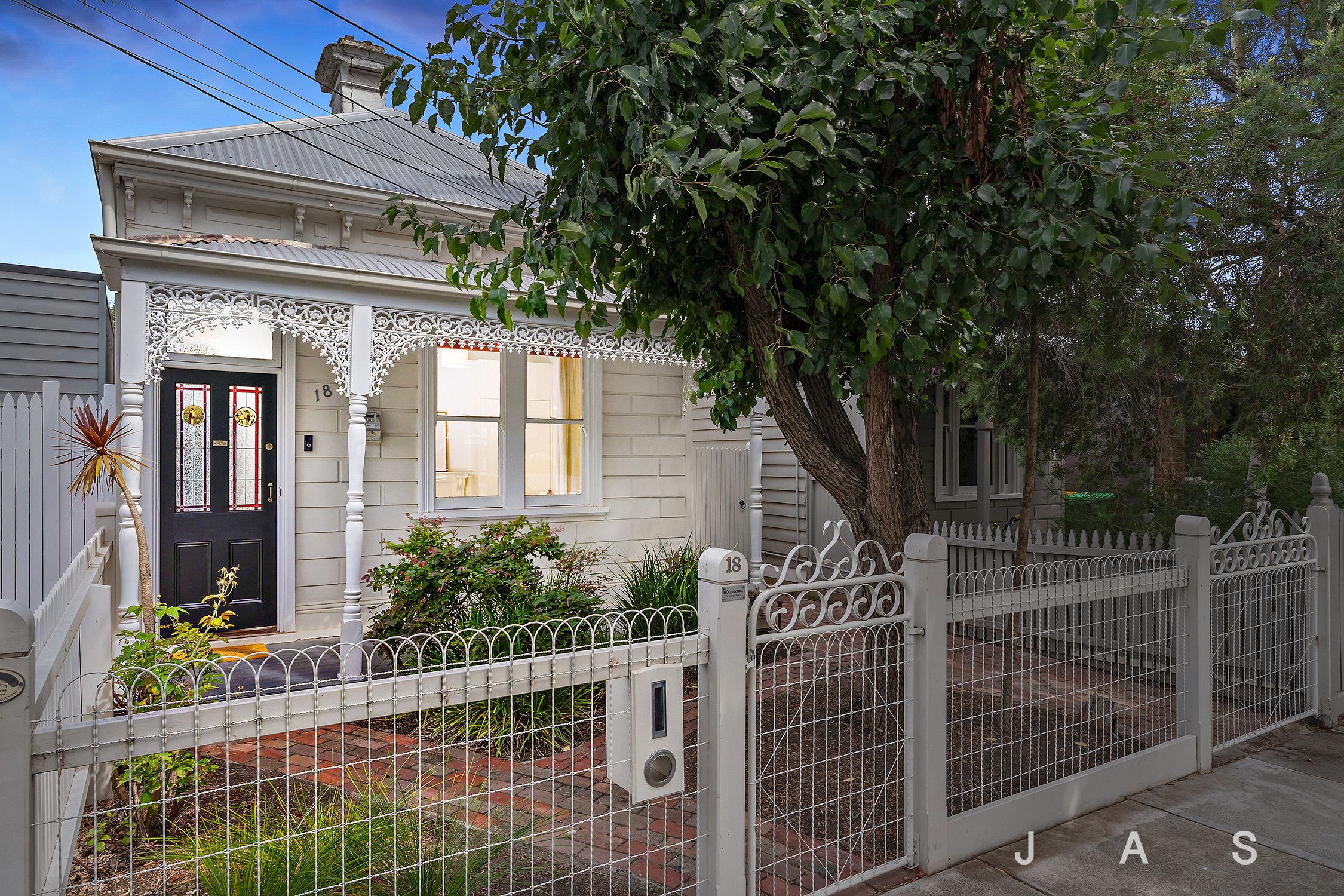 18 James Street Seddon VIC, Seddon - Thumbnail 2