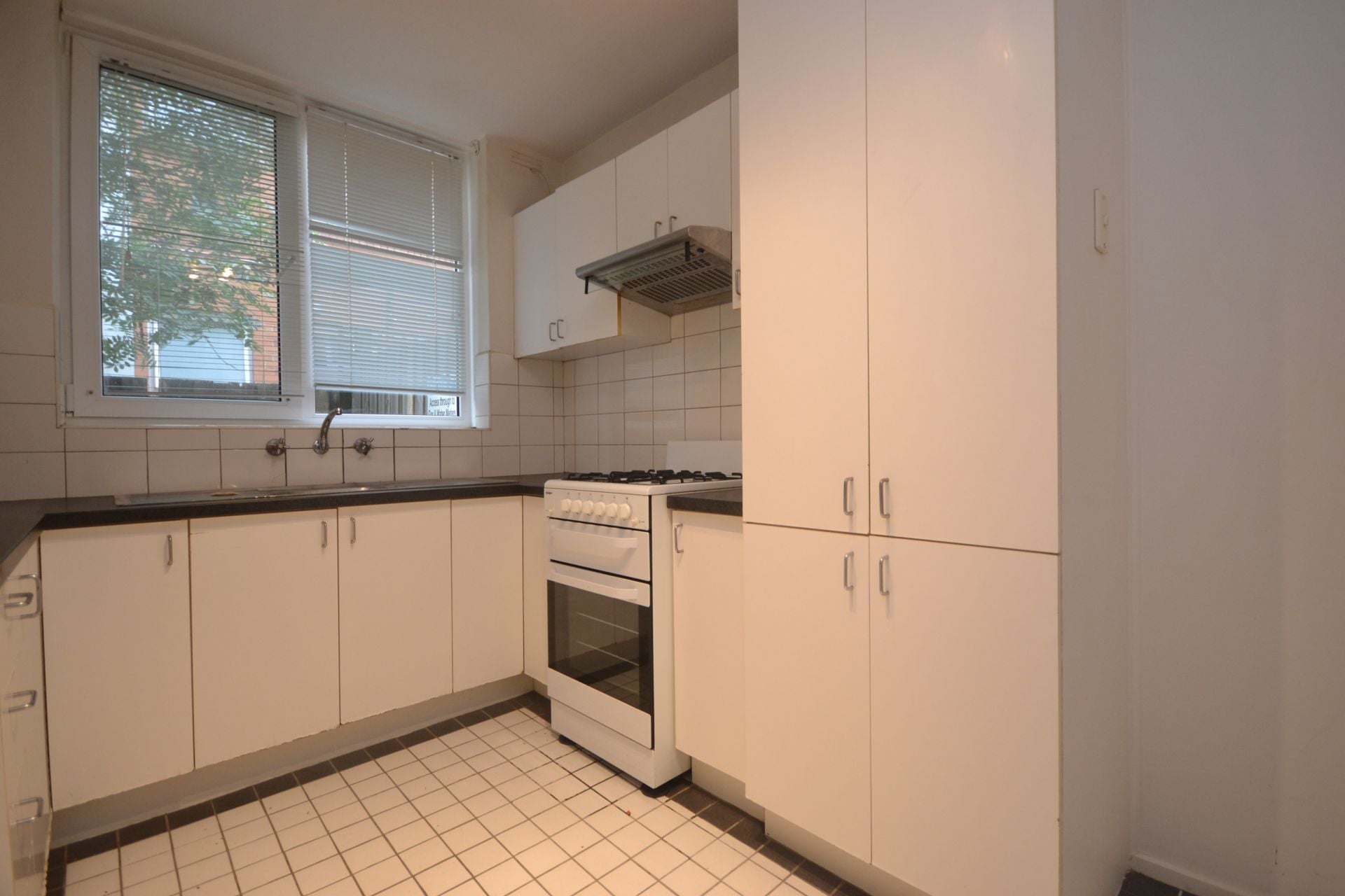 LIGHT, BRIGHT, AND CONVENIENTLY LOCATED!