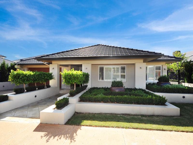 2 Beechwood Parade, Sanctuary Lakes - Thumbnail 2