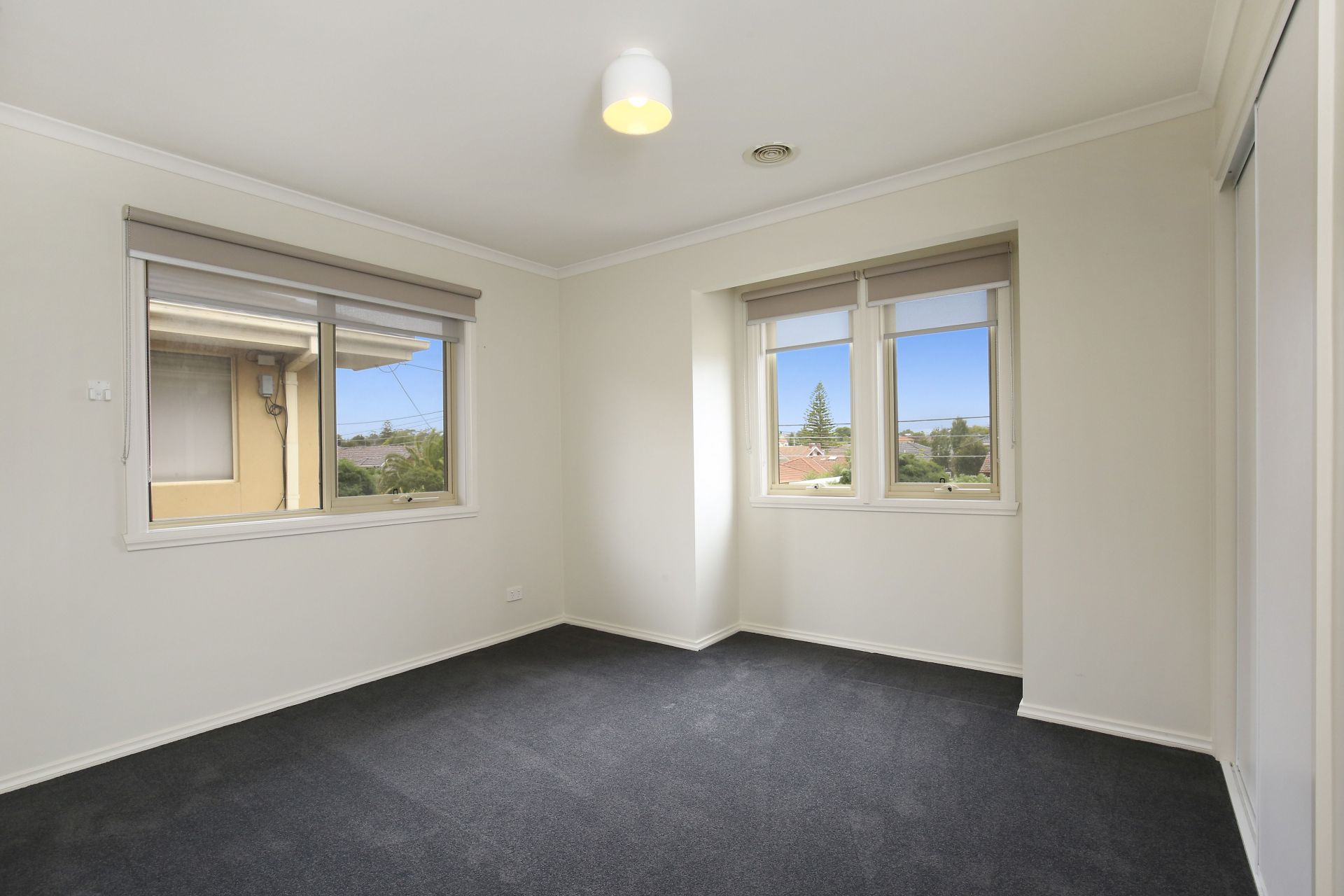 Modern, Bright & Spacious!