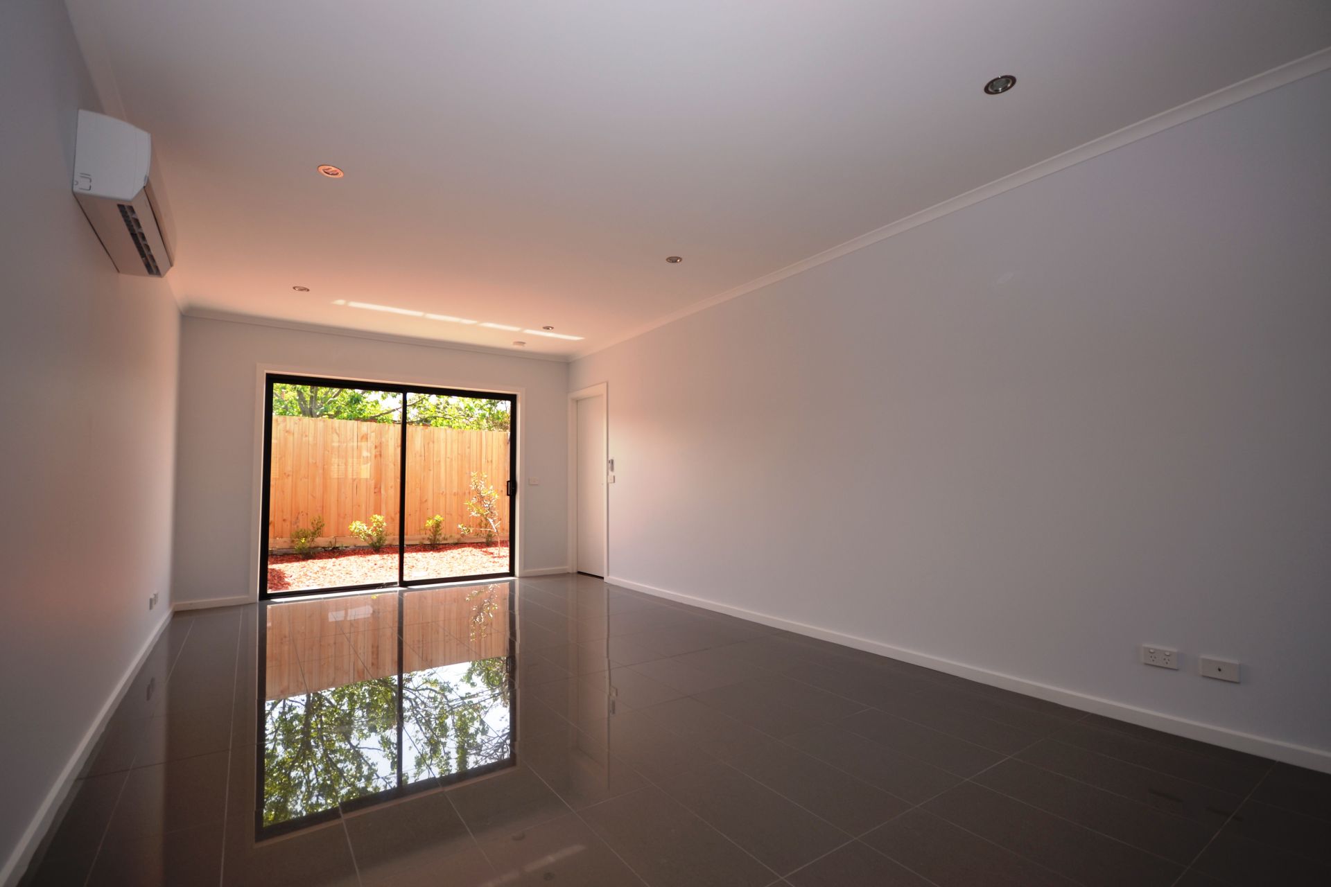 SPACIOUS AND LIGHT FILLED LIVING