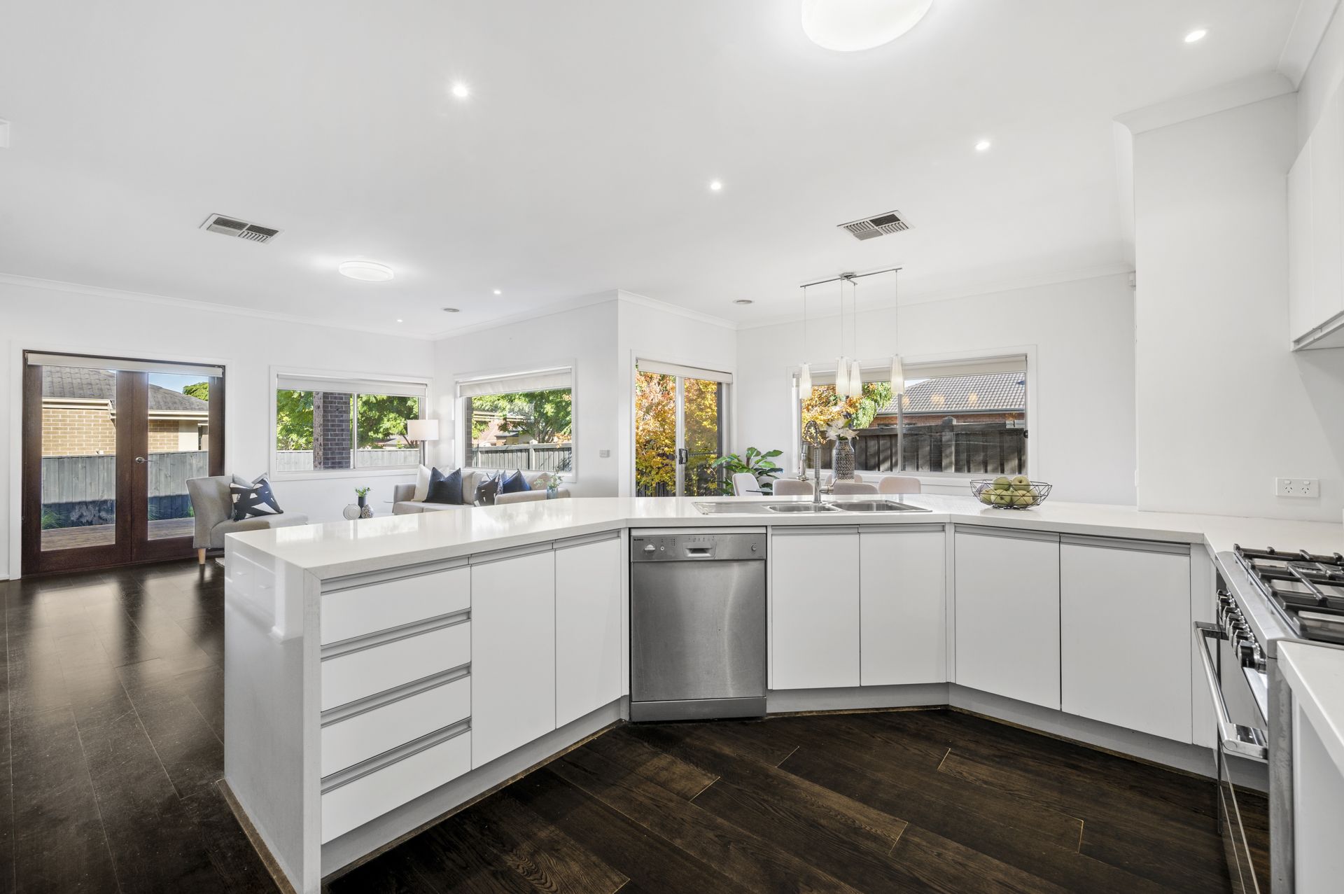 Luxurious Contemporary Family Living