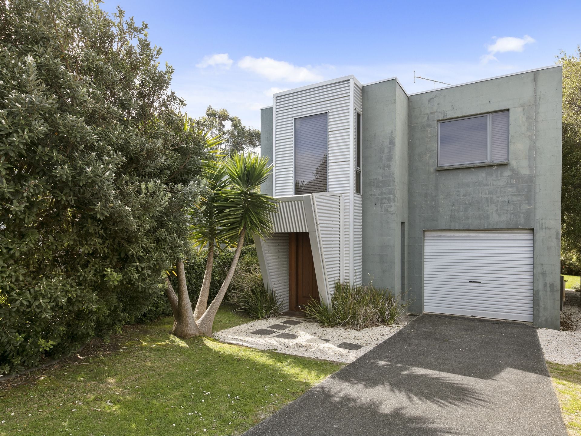 2/10 Banksia Court, Apollo Bay - Thumbnail 2