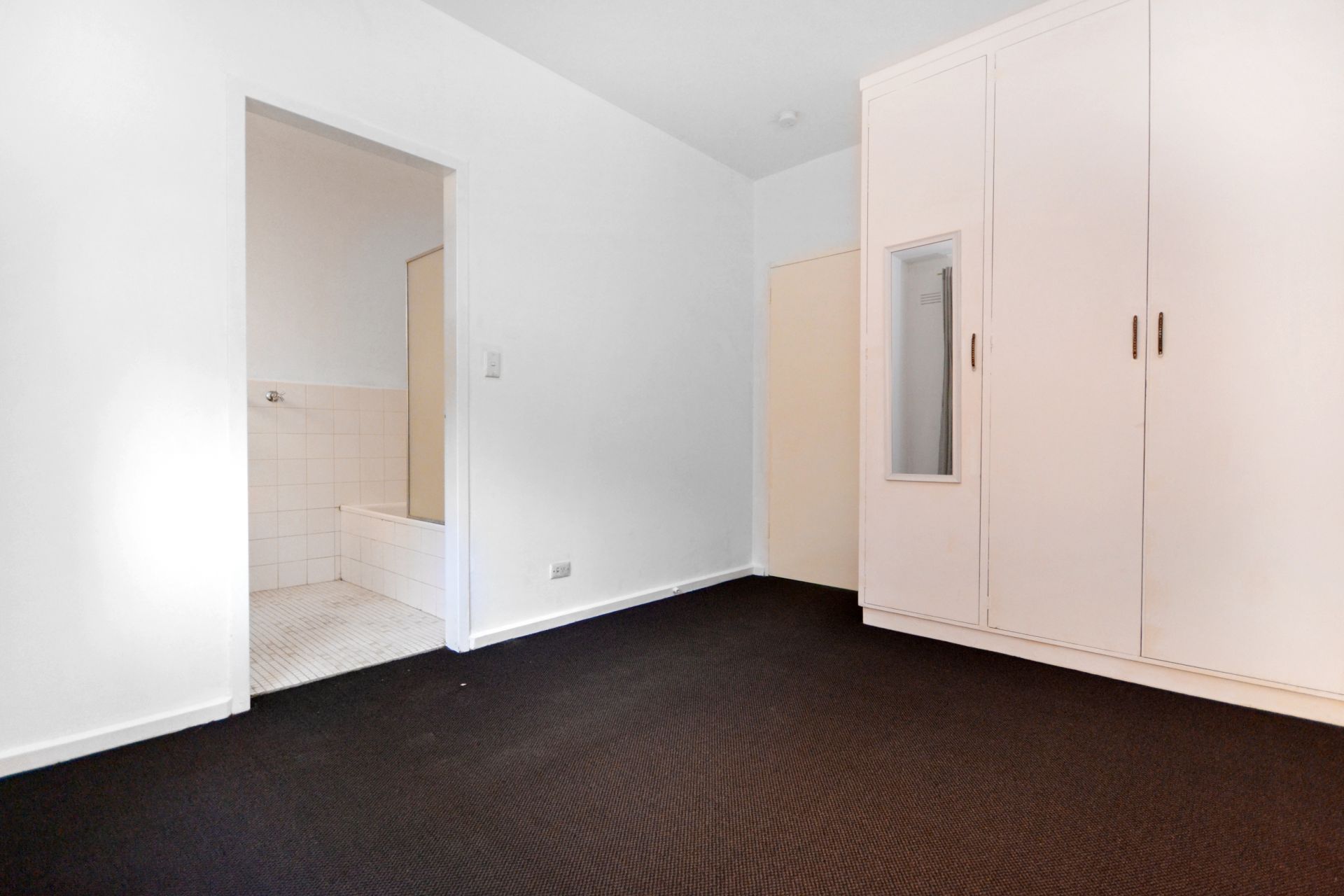 COSY AND CONVENIENTLY LOCATED