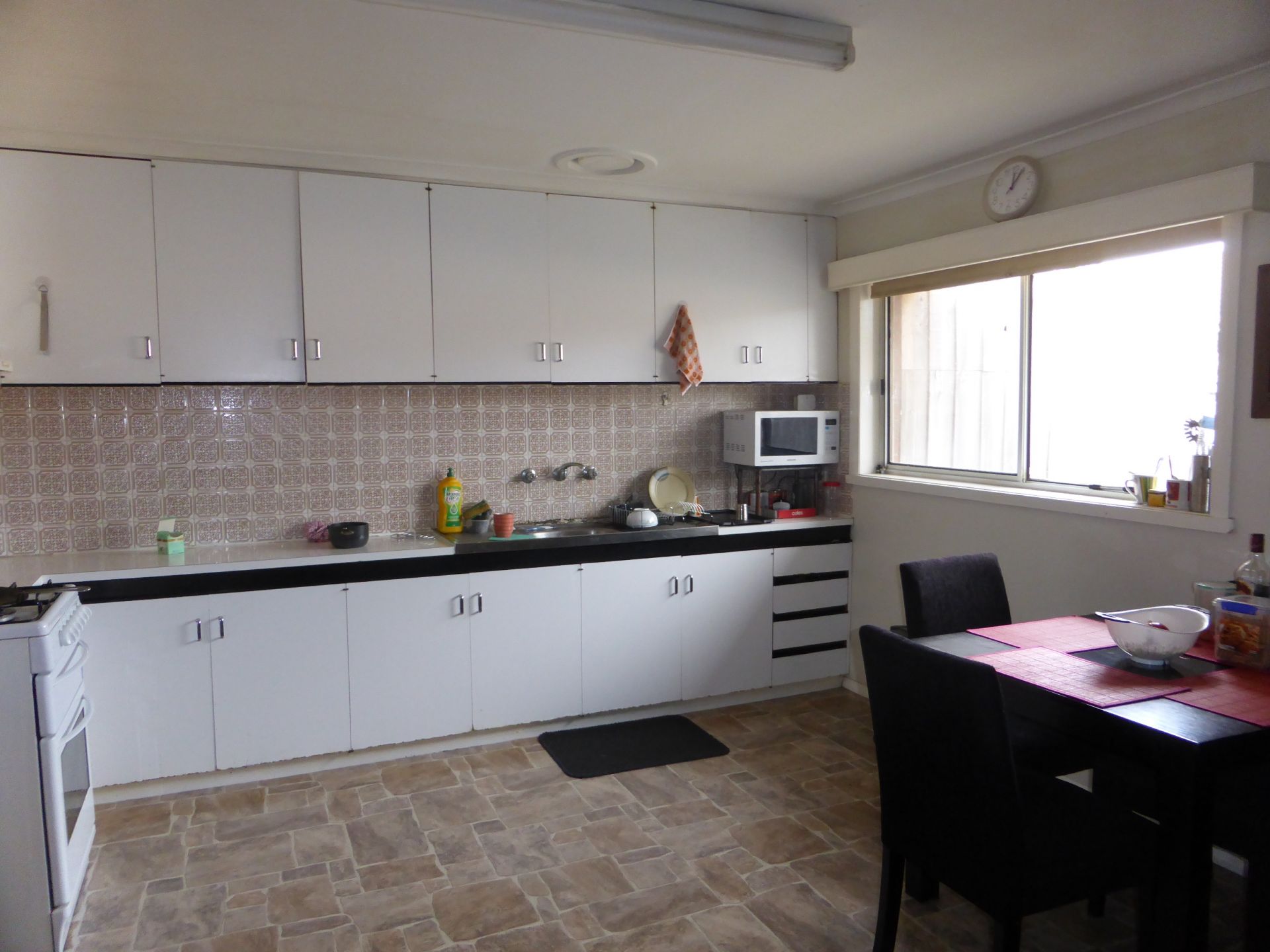 SPACIOUS UNIT NEWLY REFURBISHED!