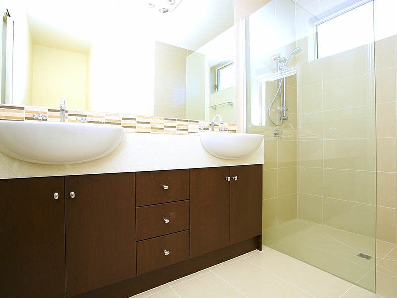 12 Lake Eyre Place, Caroline Springs - Thumbnail 7
