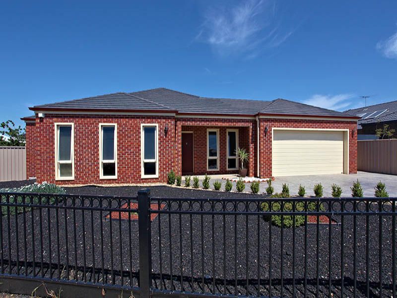 1 Hascombe Drive, Caroline Springs - Thumbnail 2