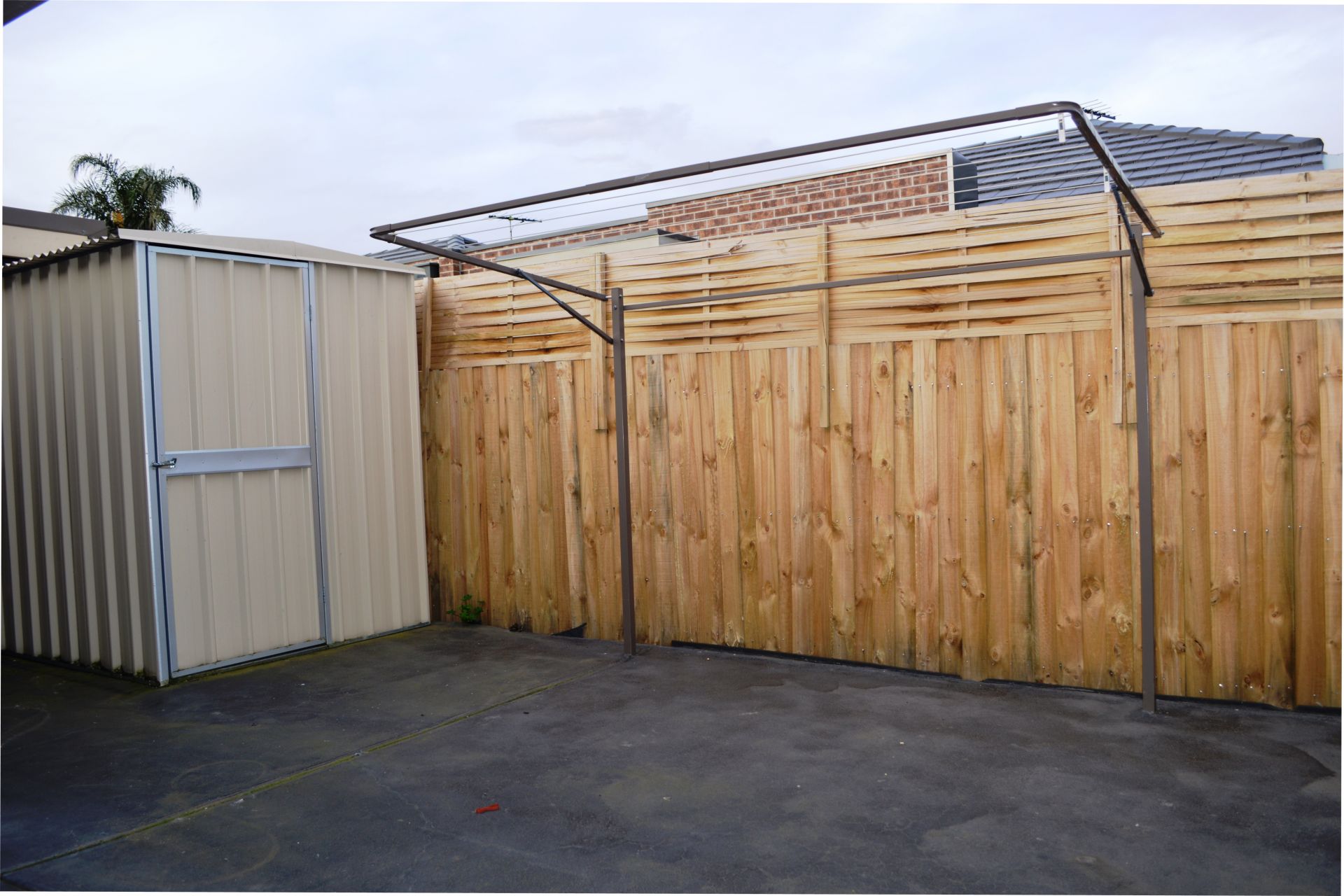 CENTRAL LOCATION, AFFORDABLE & MAINTENANCE FREE LIVING !