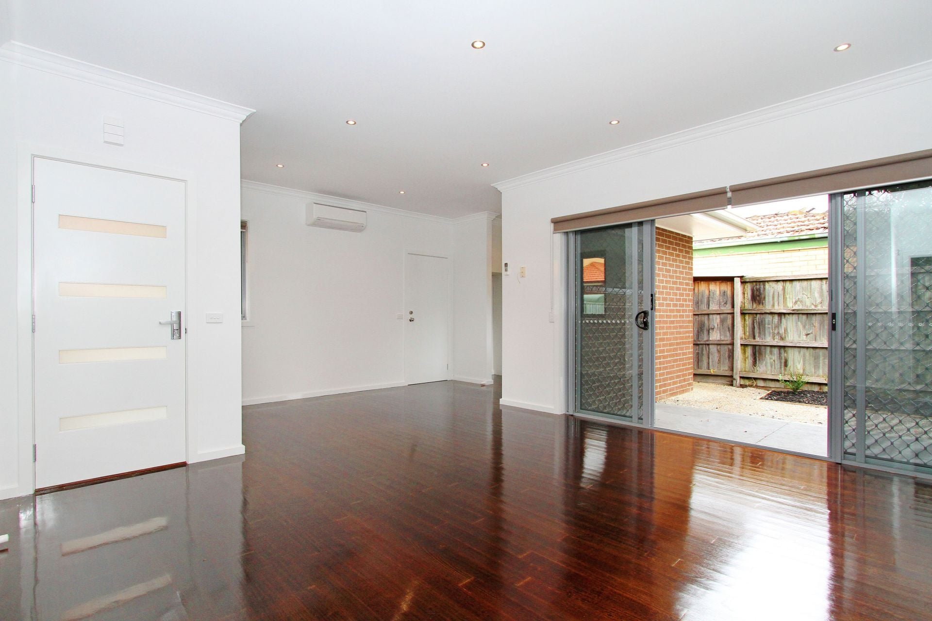 STYLISH, SOPHISTICATED, & CONVENIENTLY LOCATED!