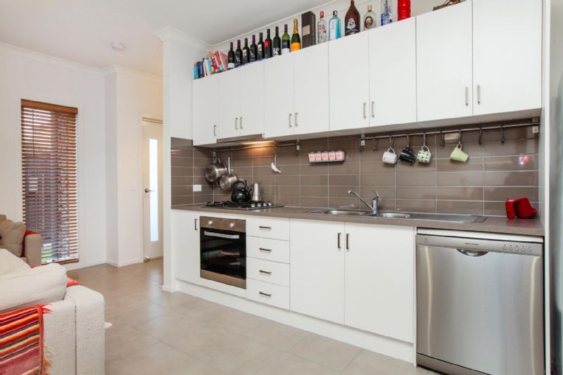 2/11 Swan Street, Footscray - Thumbnail 4