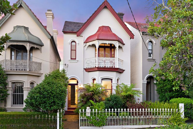 SOLD - Freestanding Three-Level Residence in a Privileged Position