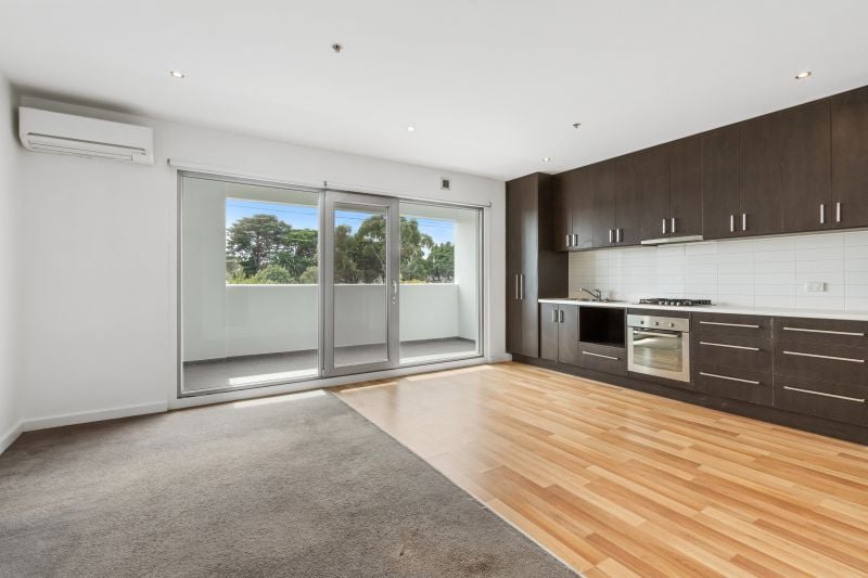 18/777 Bell Street, Preston