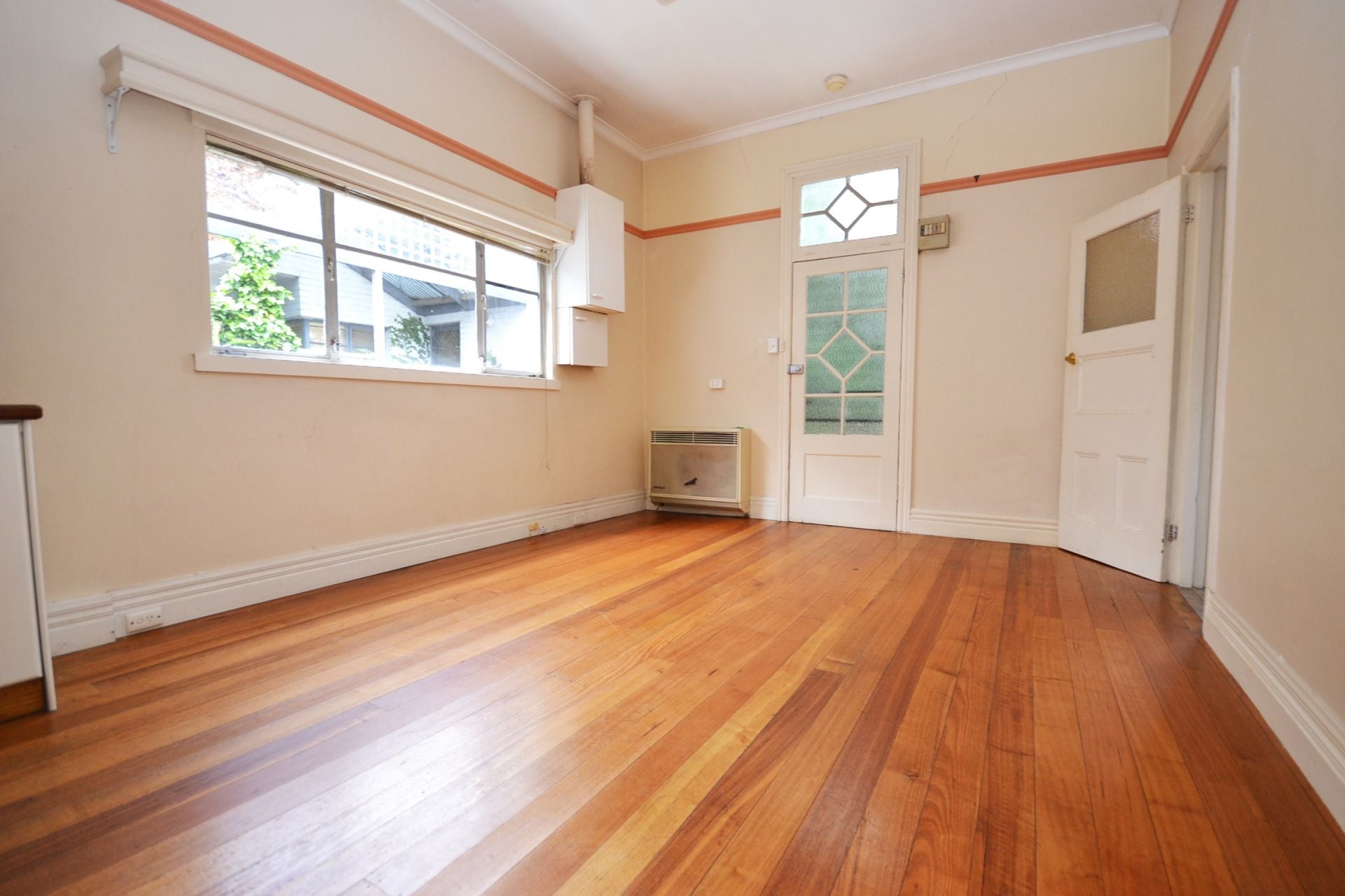 FABULOUS LOCATION & PRICED TO PLEASE