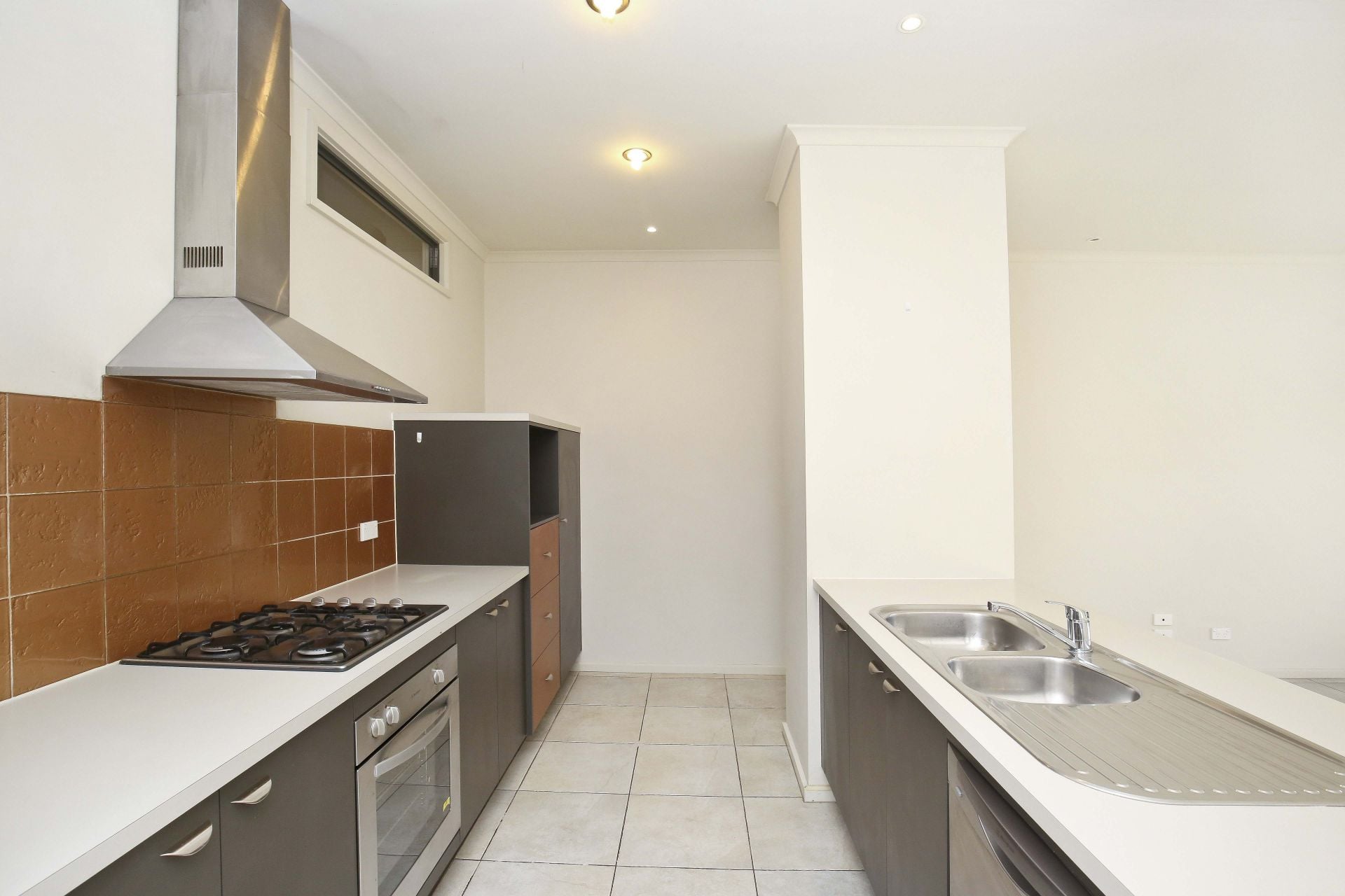 STYLISH TOWNHOUSE OPPOSITE PARKLAND  *Insp Thu 5th Jul @ 5:00pm*