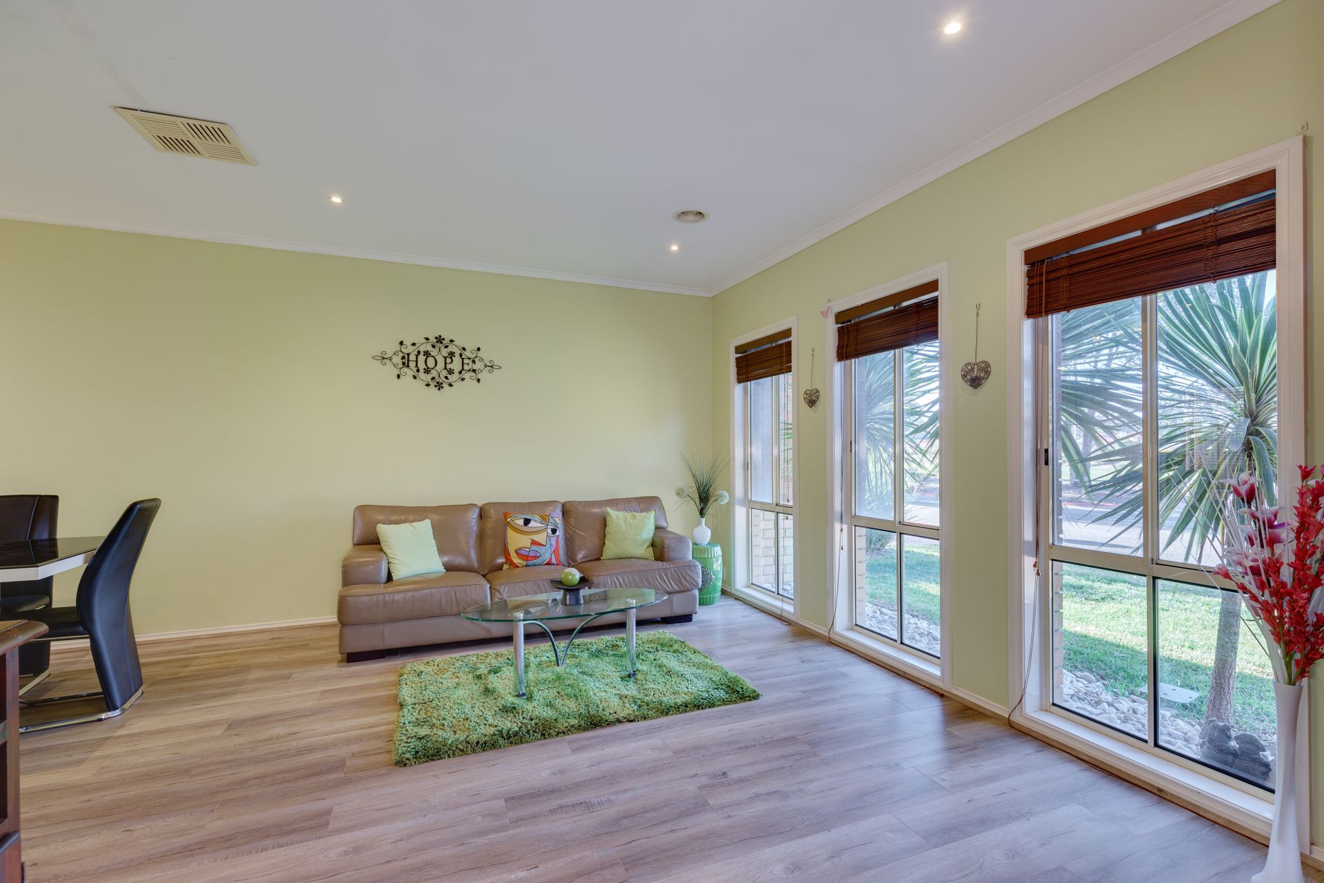 2 Hummingbird Place South Morang, South Morang - Thumbnail 5