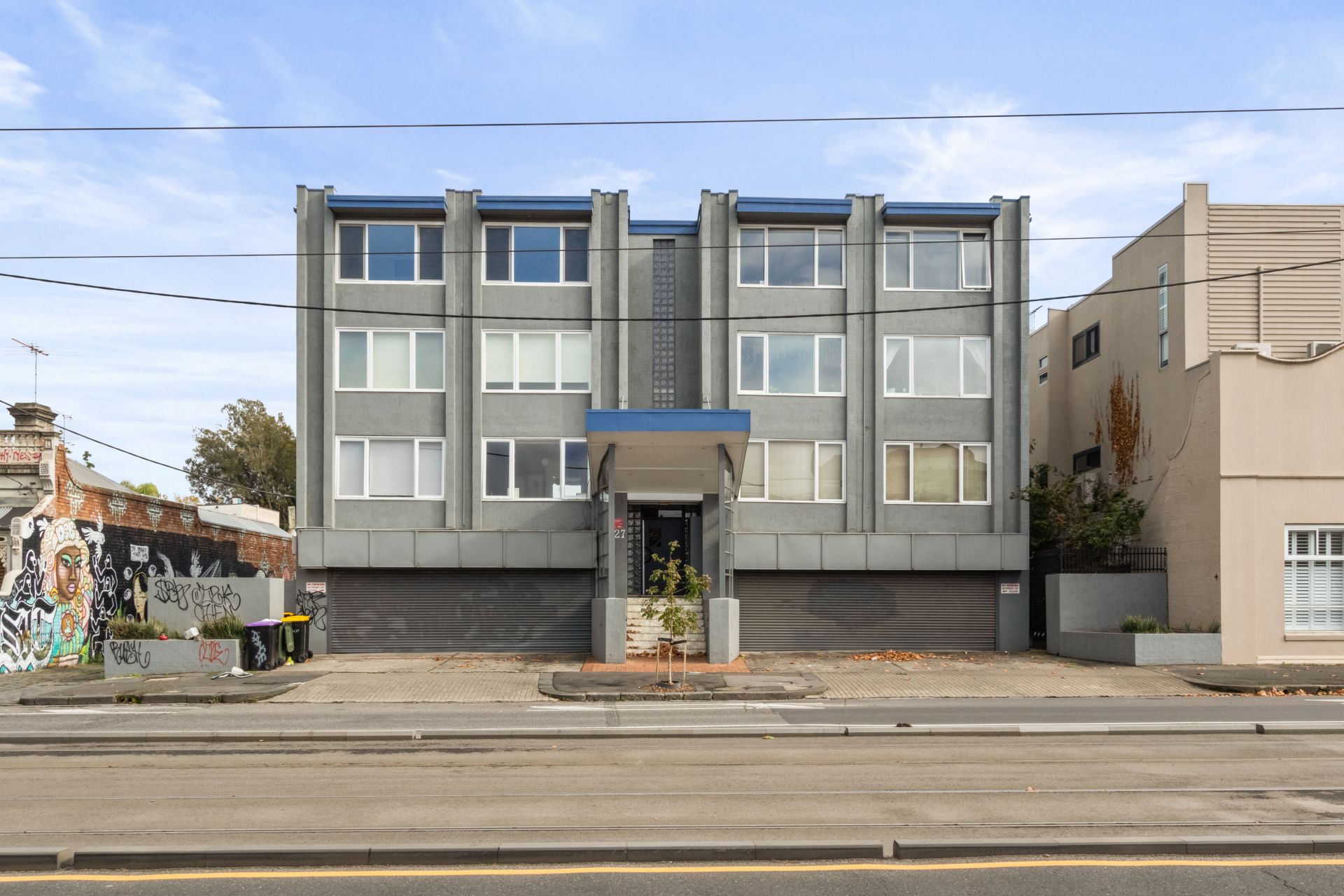 Light Filled, Two Bedroom Apartment Close to the City!