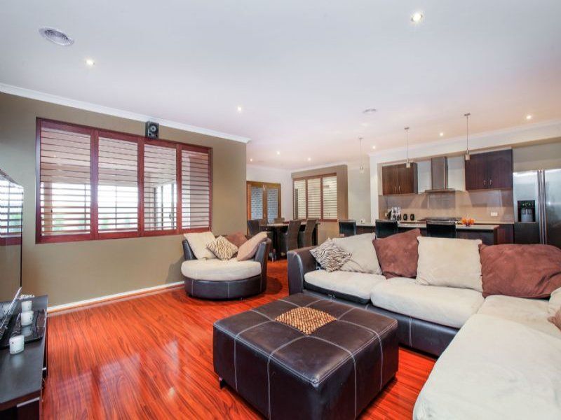 19 Lambertia Loop, Caroline Springs - Thumbnail 5