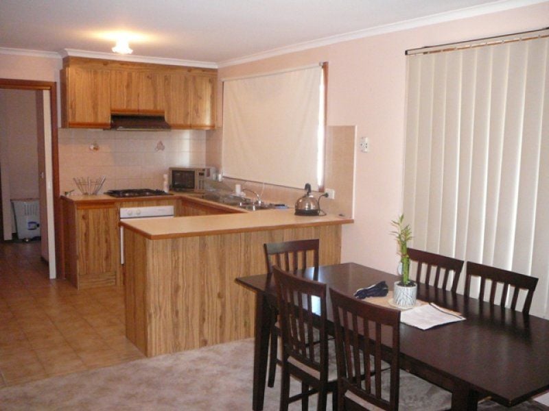 1/14 Hopkins Court, Altona Meadows - Thumbnail 2
