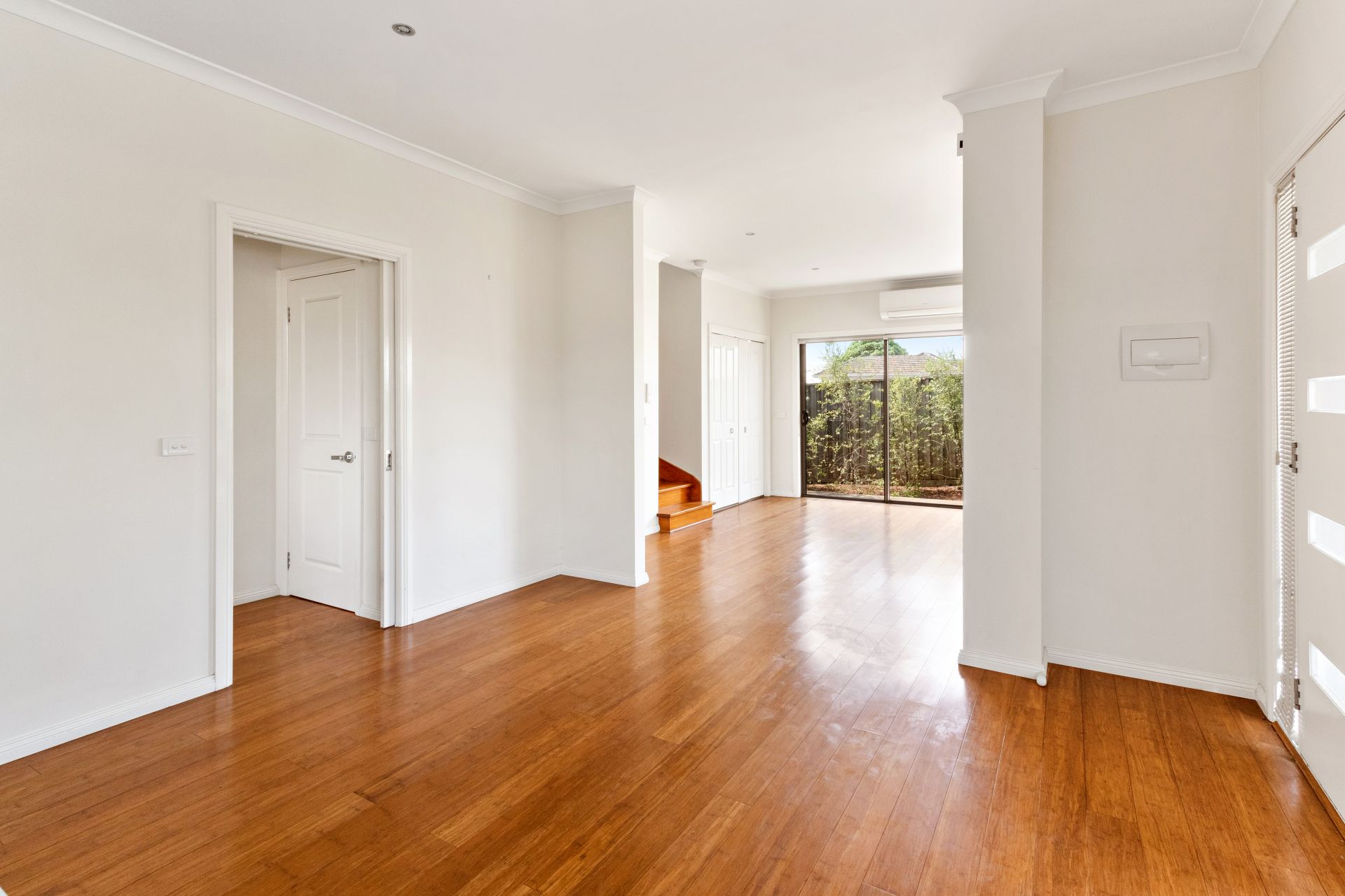 LARGE TOWNHOUSE