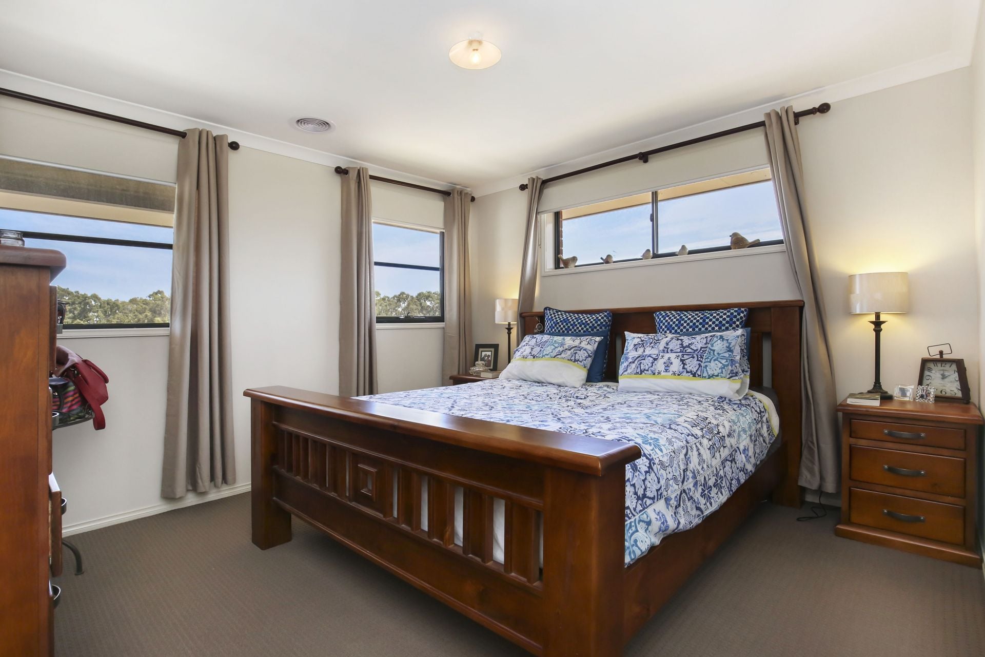 LUXURY LIVING !!!  ***GARDENER INCLUDED***