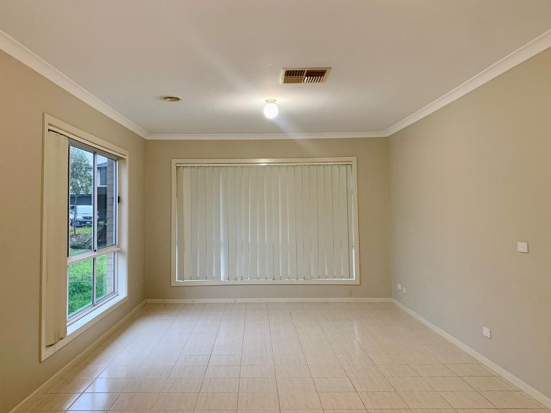 7 Campaspe Way Point Cook