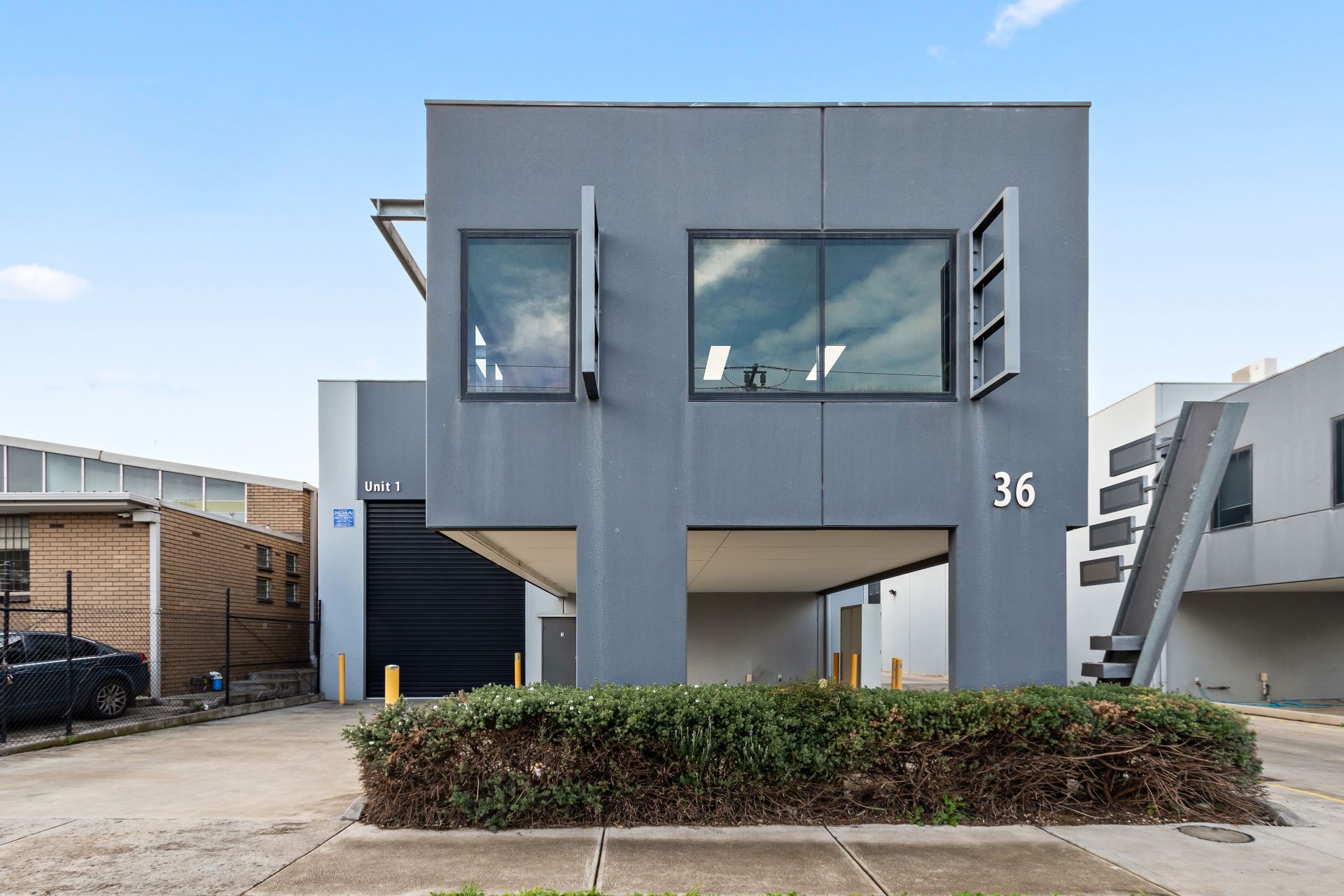MODERN OFFICE/ WAREHOUSE