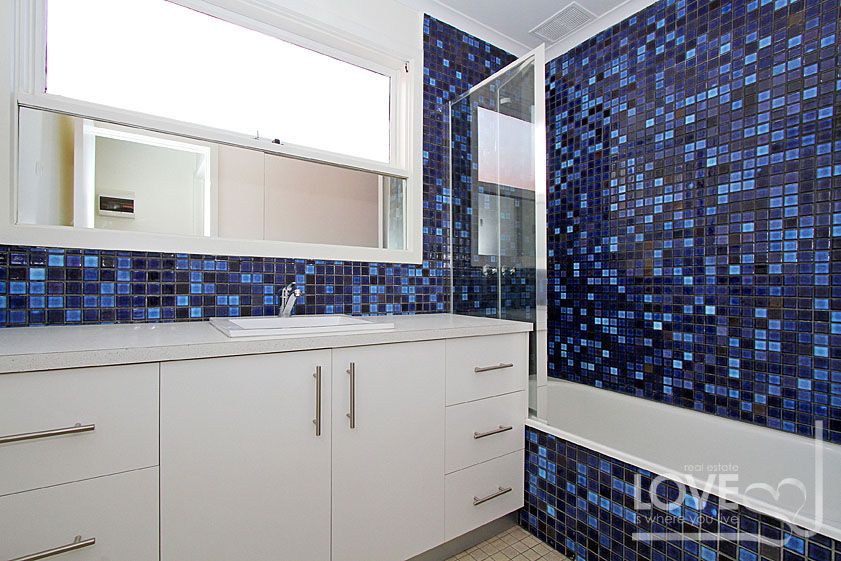 Spacious Renovated Unit Offering Great Natural Light!
